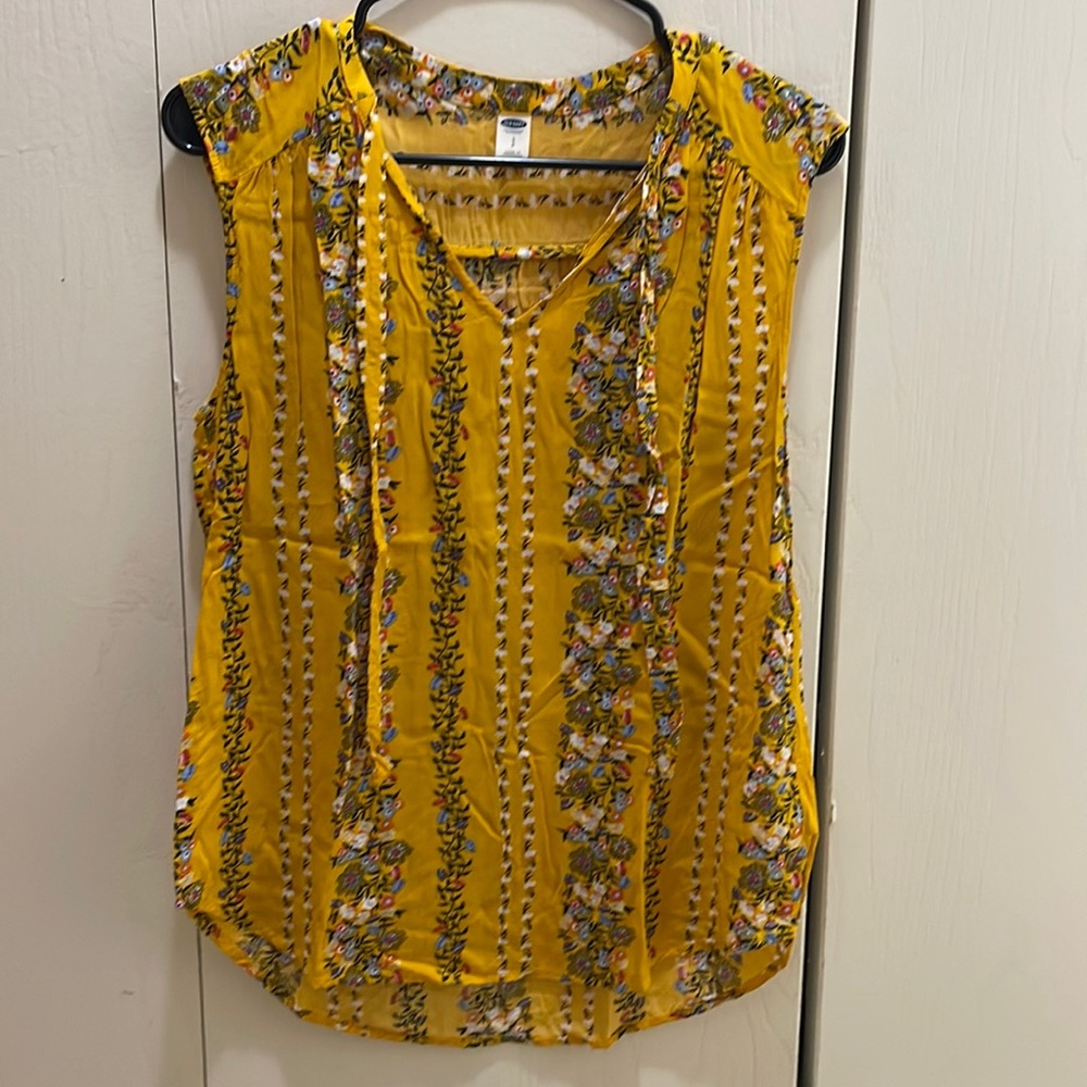 Bundle of 4 yellow blouses